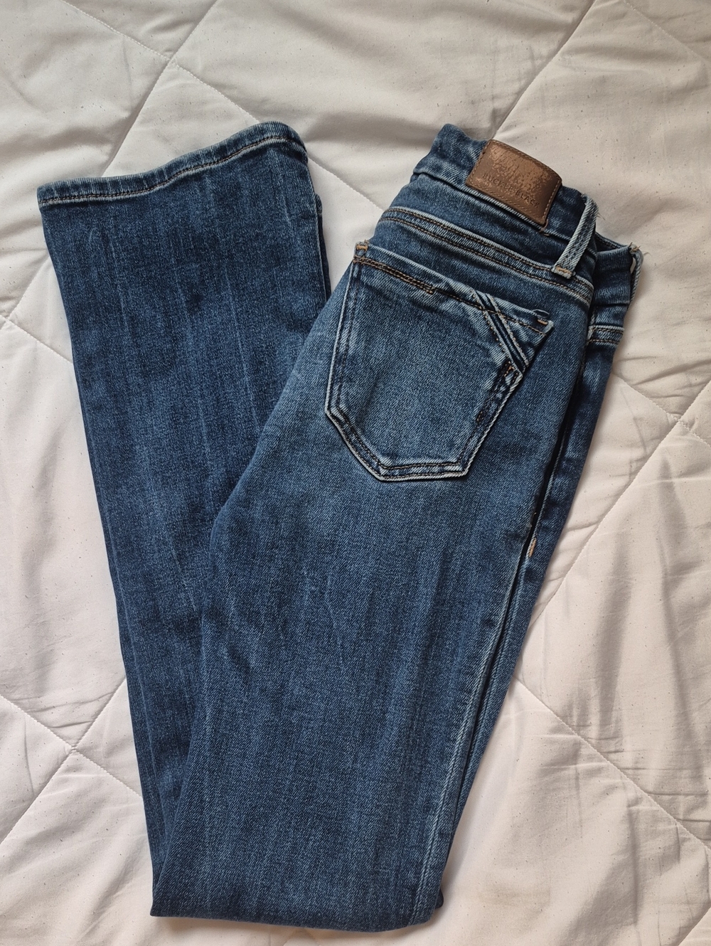 Buckle Women's Skinny Jeans in Blue Wash
